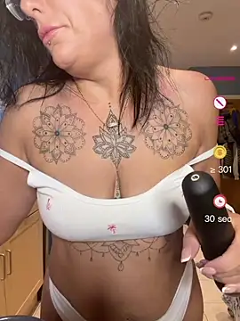 IvyBelleMilf online show from June 18, 2026, 3:49 am