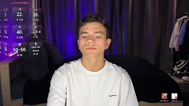 MaxWoolf online show from July 26, 2026, 2:02 pm
