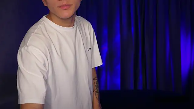 MaxWoolf online show from July 29, 2026, 2:38 pm
