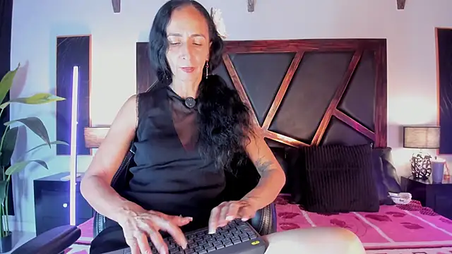 Snapshot of SamanttaLopez chatting on April 15, 2026, 1:48 pm SamanttaLopez online show from April 15, 2026, 1:48 pm