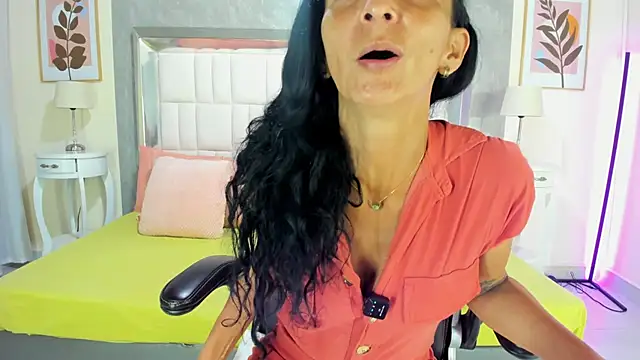 Snapshot of SamanttaLopez chatting on April 13, 2026, 2:21 pm SamanttaLopez online show from April 13, 2026, 2:21 pm