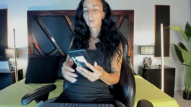 Snapshot of SamanttaLopez chatting on April 11, 2026, 1:04 pm SamanttaLopez online show from April 11, 2026, 1:04 pm