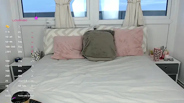 bonnie bennett69 online show from April 6, 2026, 5:52 am