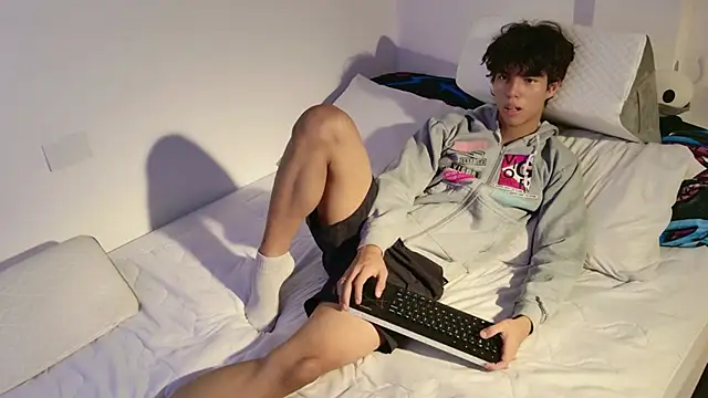 Mael Twink online show from July 28, 2026, 8:12 pm