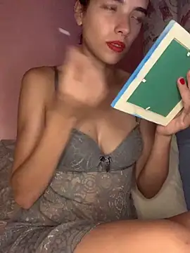 Snapshot of _Safira chatting on April 5, 2026, 12:50 am Safira online show from April 5, 2026, 12:50 am