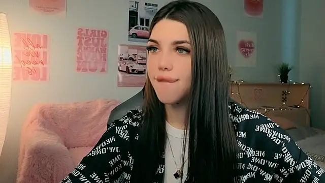 molly rettyy online show from April 30, 2026, 3:24 am