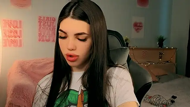 molly rettyy online show from April 26, 2026, 3:48 am