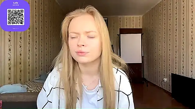 LolaZola online show from April 27, 2026, 8:12 am