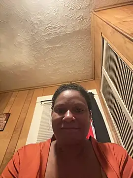 Sweetie8582 online show from April 1, 2026, 12:57 am