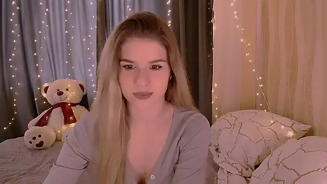 Alisa Swan  online show from May 6, 2026, 2:54 pm