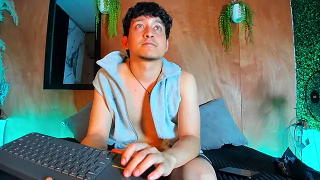 Snapshot of eros_fangs chatting on March 31, 2026, 11:29 pm eros fangs online show from March 31, 2026, 11:29 pm