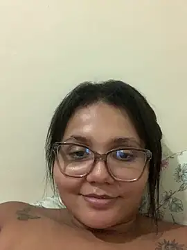 viviboraaaa online show from April 13, 2026, 3:32 am