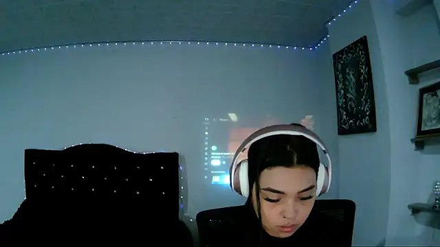 Luna Velvet7 online show from May 21, 2026, 4:54 am