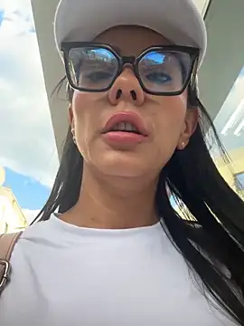 SofiParma online show from June 17, 2026, 10:08 pm