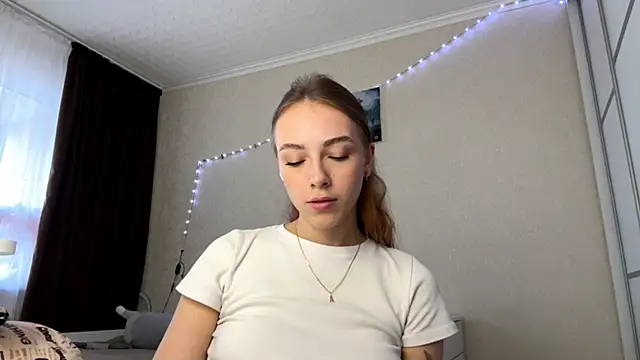 Snapshot of EvaMerci chatting on March 30, 2026, 7:32 am EvaMerci online show from March 30, 2026, 7:32 am