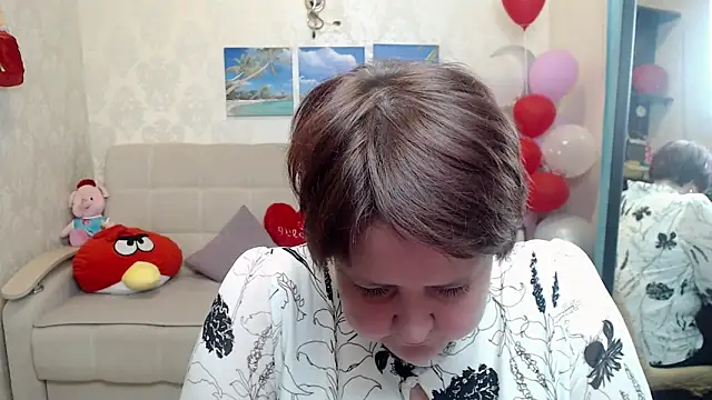 Snapshot of QUEEN02030 chatting on April 2, 2026, 7:37 am QUEEN02030 online show from April 2, 2026, 7:37 am