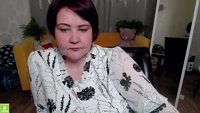 QUEEN02030 online show from May 31, 2026, 10:54 am