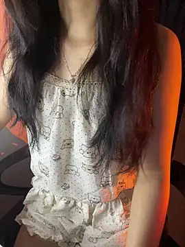 Annie nii online show from April 8, 2026, 8:10 pm