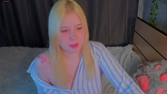 unburnedgirl online show from July 7, 2026, 3:04 pm