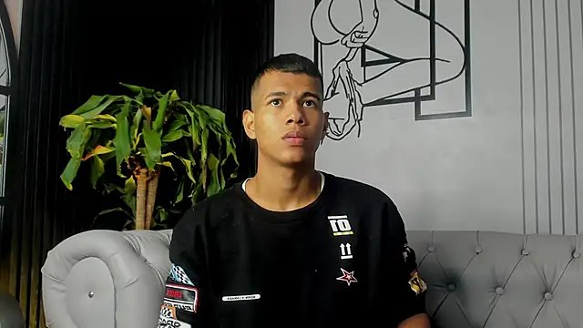 noahdark  online show from May 9, 2026, 11:24 am