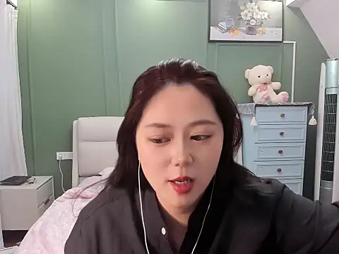 xinxin7766 online show from April 3, 2026, 1:28 pm