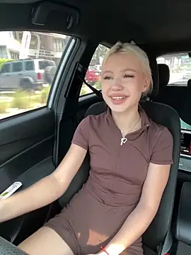 Snapshot of Kiss_Auroraa chatting on April 5, 2026, 3:35 am Kiss Auroraa online show from April 5, 2026, 3:35 am