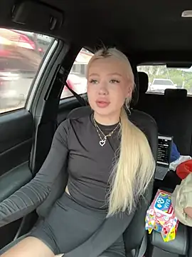 Snapshot of Kiss_Auroraa chatting on April 8, 2026, 4:03 am Kiss Auroraa online show from April 8, 2026, 4:03 am