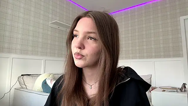 CassondraBern online show from April 7, 2026, 2:08 pm