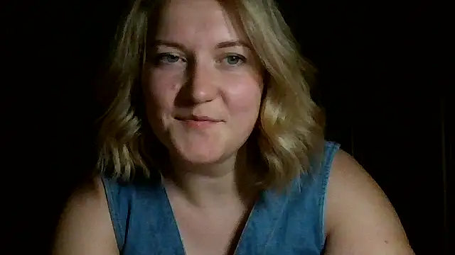 TinaKittyX online show from May 9, 2026, 9:40 pm