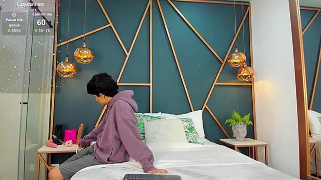 oliver laurent online show from April 11, 2026, 1:15 pm