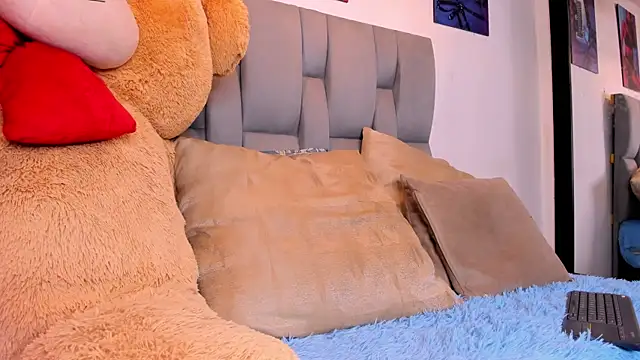 BLACKANDWHITE 03 online show from April 9, 2026, 6:30 am