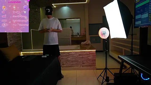 Enzo Crown online show from April 13, 2026, 8:24 pm