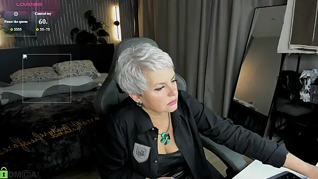 Linda Zef1r online show from May 31, 2026, 1:11 am