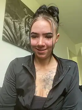 Snapshot of zoeelinks chatting on April 14, 2026, 10:09 am zoeelinks online show from April 14, 2026, 10:09 am