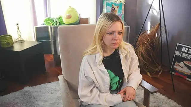 Snapshot of OliviaCaffery chatting on April 2, 2026, 4:41 am OliviaCaffery online show from April 2, 2026, 4:41 am