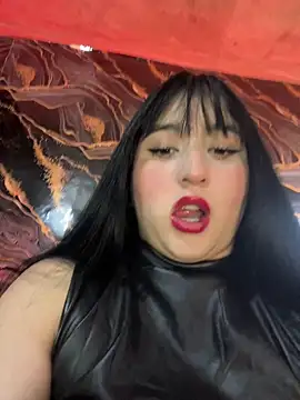 Madamedaphne  online show from July 23, 2026, 2:35 pm