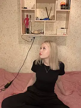 Snapshot of Velunari_ chatting on April 8, 2026, 2:29 pm Velunari online show from April 8, 2026, 2:29 pm