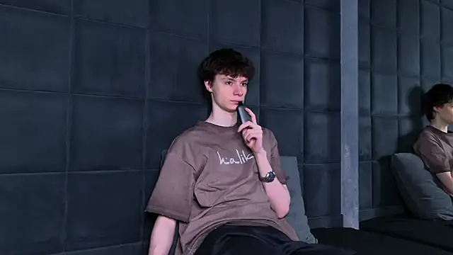 Snapshot of EdwardHogan chatting on April 7, 2026, 4:31 pm EdwardHogan online show from April 7, 2026, 4:31 pm