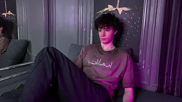 Snapshot of EdwardHogan chatting on April 9, 2026, 3:51 pm EdwardHogan online show from April 9, 2026, 3:51 pm