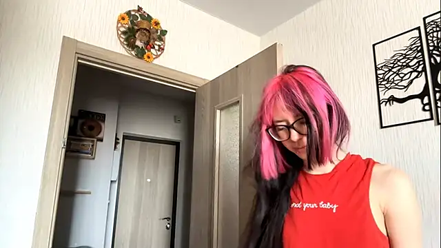 WifeAileen online show from April 14, 2026, 7:02 am