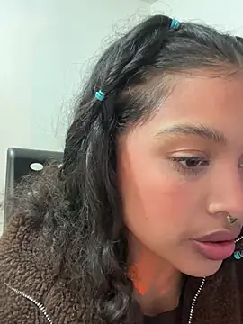 MIAHREINS online show from April 28, 2026, 2:21 pm