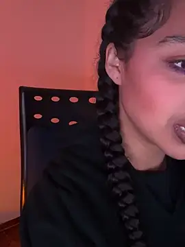MIAHREINS online show from May 1, 2026, 5:56 am