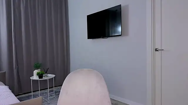 PlayfulLea online show from July 30, 2026, 6:51 pm