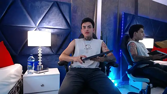 Snapshot of SiriusNoir chatting on April 8, 2026, 3:52 am SiriusNoir online show from April 8, 2026, 3:52 am