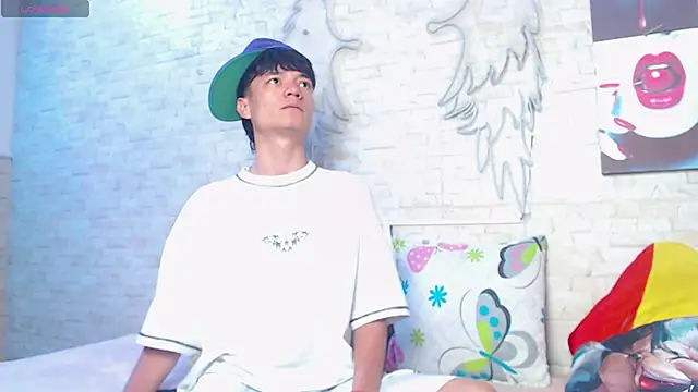 Snapshot of Alex_latino_ chatting on April 2, 2026, 12:29 am Alex latino online show from April 2, 2026, 12:29 am