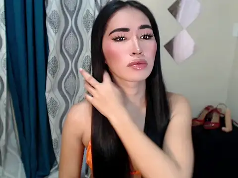 Snapshot of urasiankylie chatting on May 25, 2026, 5:11 pm urasiankylie online show from May 25, 2026, 5:11 pm