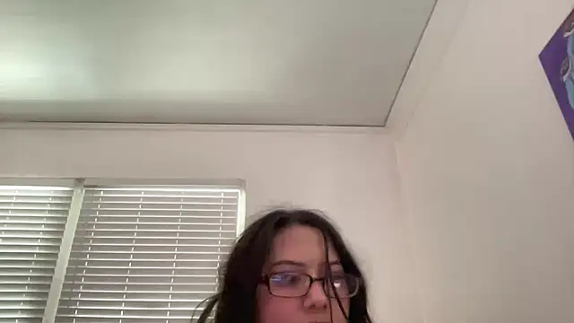 ariaxm00n online show from July 16, 2026, 8:17 pm