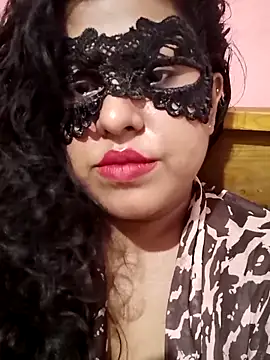 Snapshot of Maskedcurves chatting on April 2, 2026, 9:49 am Maskedcurves online show from April 2, 2026, 9:49 am