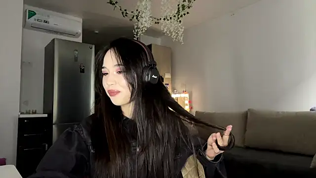 Elizabetswan online show from April 14, 2026, 11:48 am