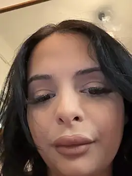 MiaKittyx0 online show from July 27, 2026, 6:04 pm